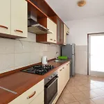 Polly Apartment *